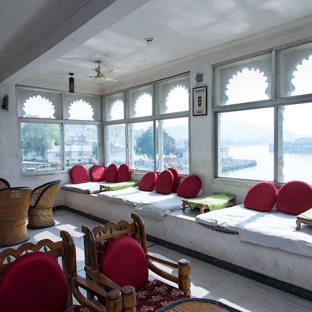 Oyo 156 Hotel Lake Haveli Udaipur Exterior photo